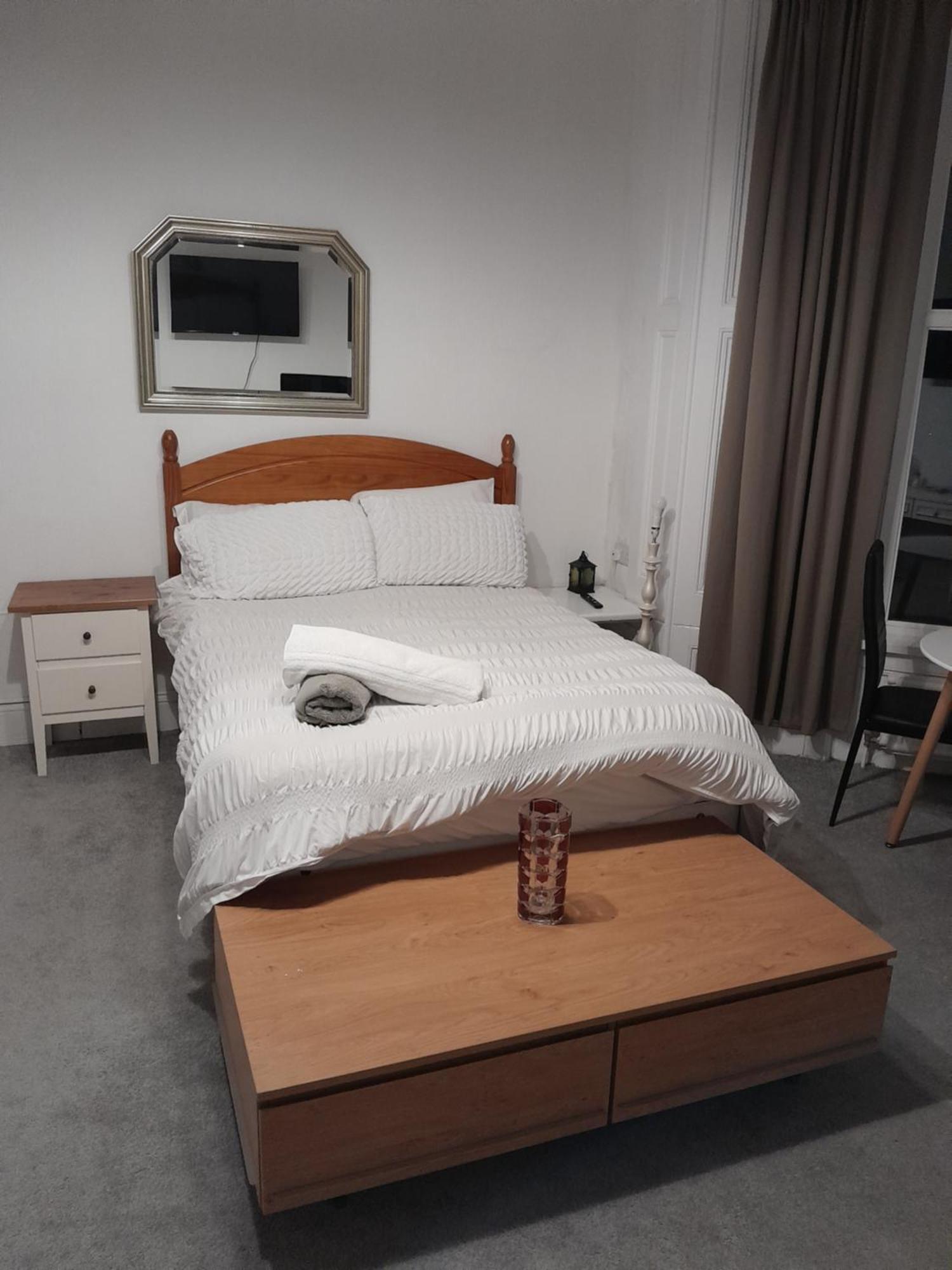 Large Room Near Singleton Hospital Ensuite R6 Свонсі Екстер'єр фото
